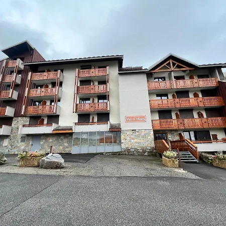 Le Val D'huez, Vue Sur Le Village Et Le Domaine Huez
